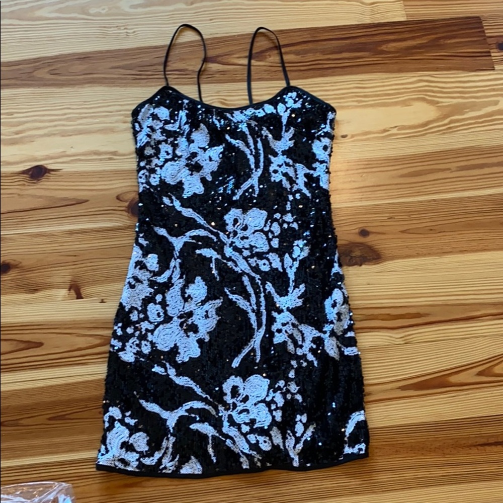Laundry by Shelli Segal dress
